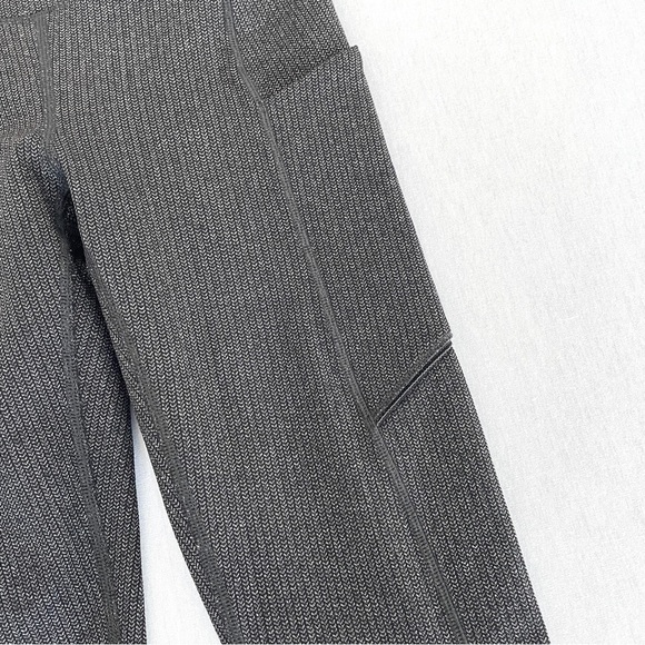 LULULEMON Speed Up Tight *28" Luxtreme Knit - Picture 5 of 13